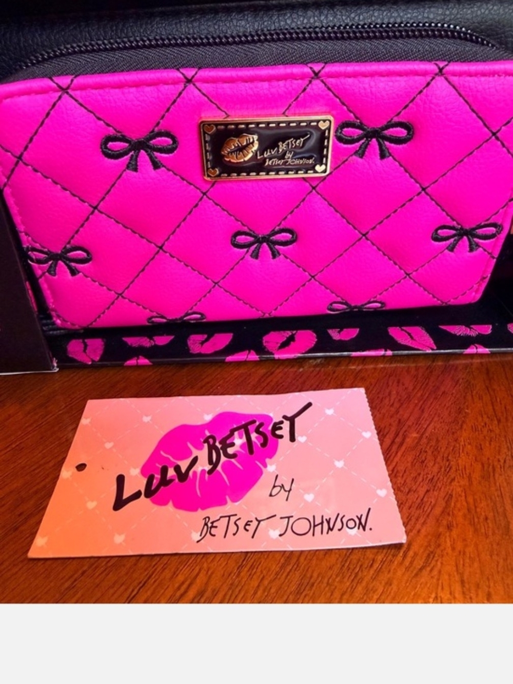 Hot Pink Quilted Bow Zip Card Holder New W/Box Luv Betsy By Betsy Johnson - Picture 2 of 8